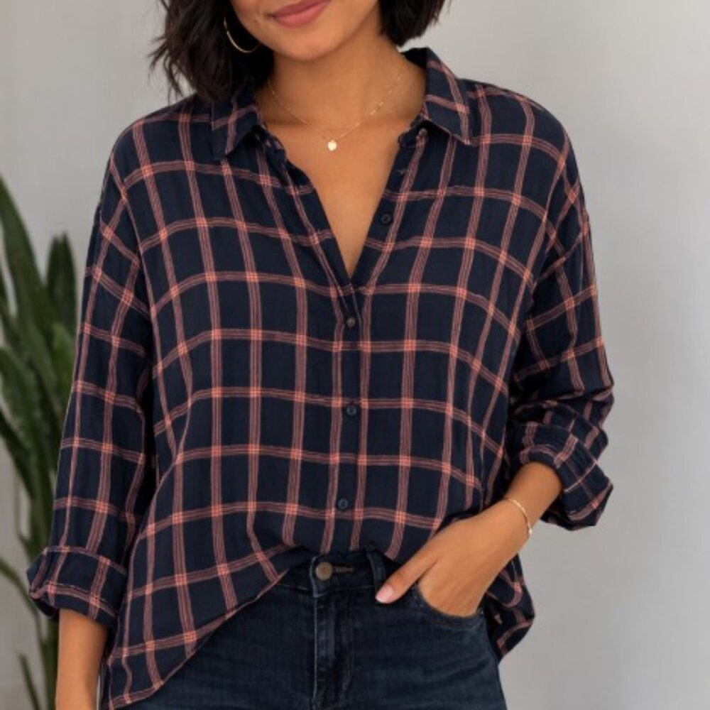 Banana Republic Navy and Blush Plaid Button-Down Boyfriend Fit Shirt Large